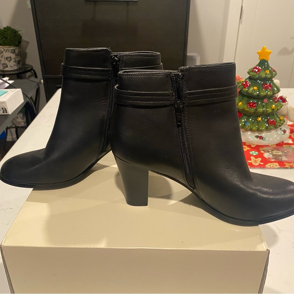 Like New! Giani Bernini Black Leather Ankle Boots 10 M - Picture 4 of 15